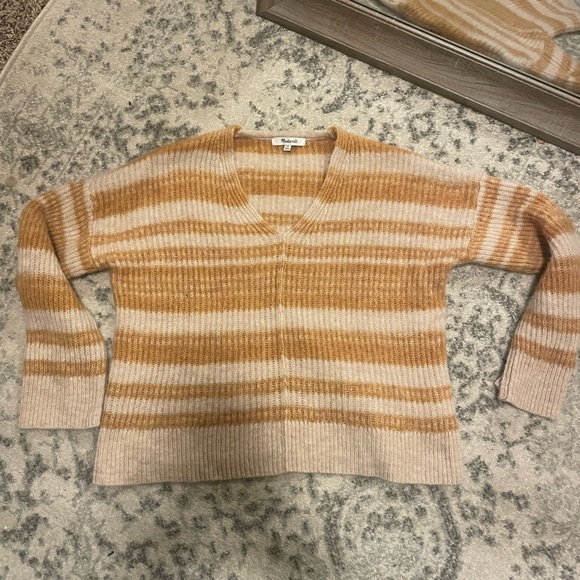 Madewell Sweater Size XS tags removed but never been worn - Picture 2 of 6